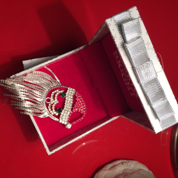 Christmas Brooch - Picture 3 of 3